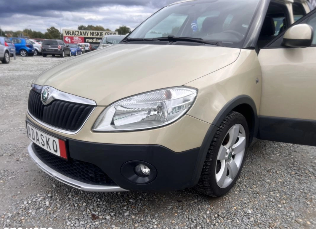 Skoda Roomster cena 22850 przebieg: 152933, rok produkcji 2013 z Ząbki małe 137